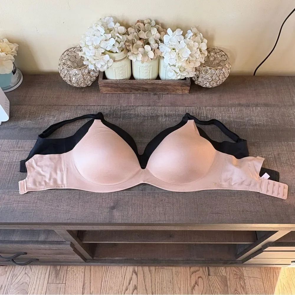 VICTORIA'S SECRET BARE INFINITY FLEX LIGHTLY LINED WIRELESS COVERAGE BRA Bundle